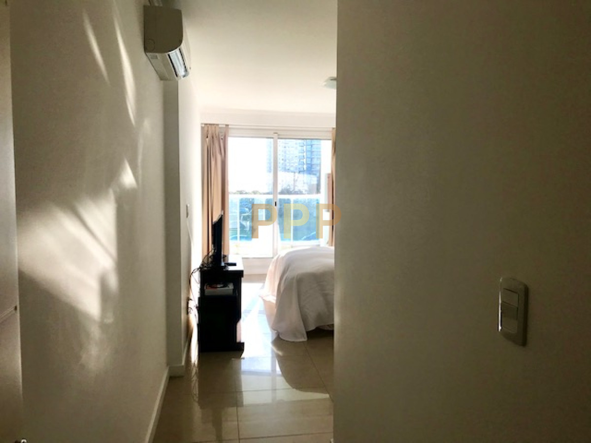 Apartamento ID.209 - Apartamento en Alquiler a una cuadra del mar (Playa Mansa)  en torre nueva, con todos y excelentes servicios .