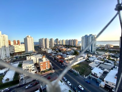  Muy lindo apartamento en piso alto , torre con todos y muy buenos servicios.