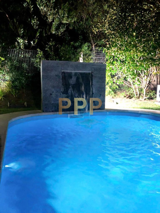 Casa ID.1658 - Casa de 3 dormitorios con piscina climatizada en alquiler. Playa brava.