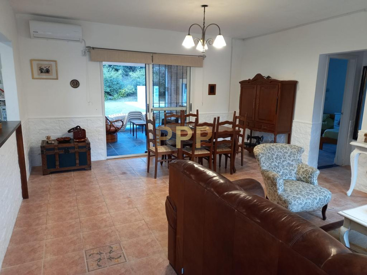 Casa ID.1658 - Casa de 3 dormitorios con piscina climatizada en alquiler. Playa brava.
