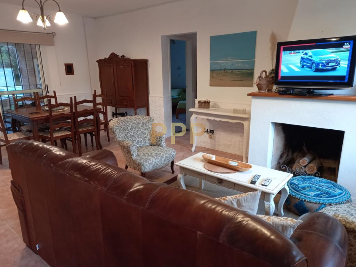 Casa ID.1658 - Casa de 3 dormitorios con piscina climatizada en alquiler. Playa brava.