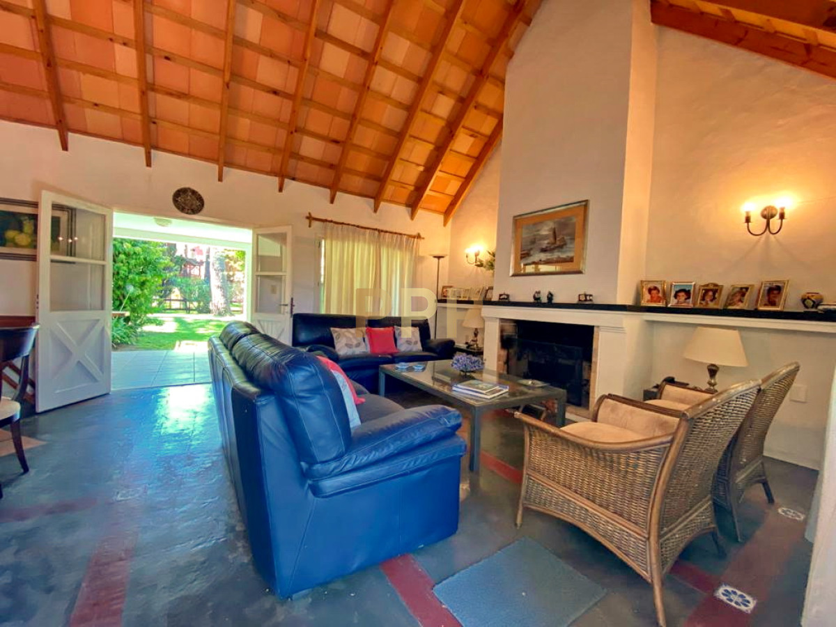 Casa ID.1675 - Casa en Brava, 3 dormitorios y demás con piscina!!!