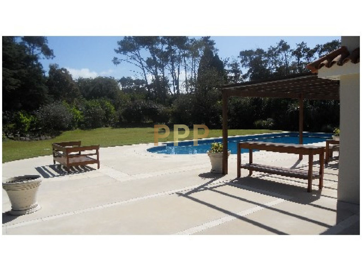 Casa ID.1640 - Espectacular residencia en una de las zonas mas cotizadas de Punta del Este, a metros del mar (Playa Brava).