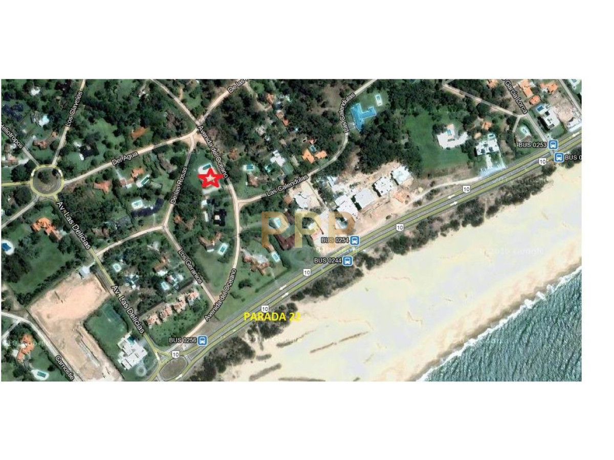 Casa ID.1640 - Espectacular residencia en una de las zonas mas cotizadas de Punta del Este, a metros del mar (Playa Brava).