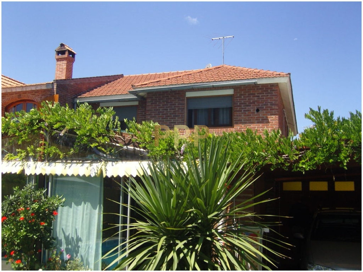 Casa ID.1661 - Se alquila casa de 3 dormitorios con piscina en Pinares, Punta del Este.