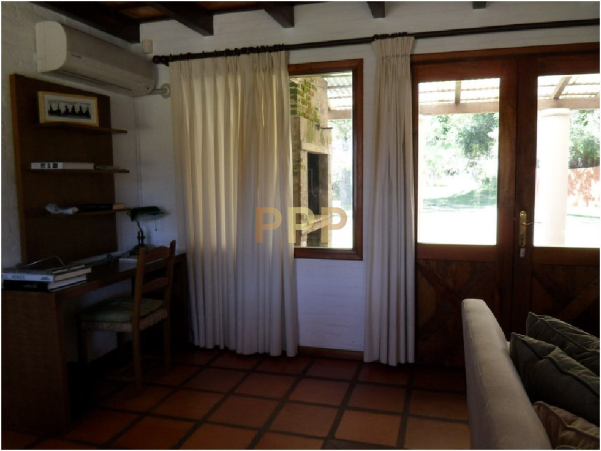 Casa ID.1719 - Casa de 2 dormitorios en alquiler en Rincon del Indio, Punta del Este