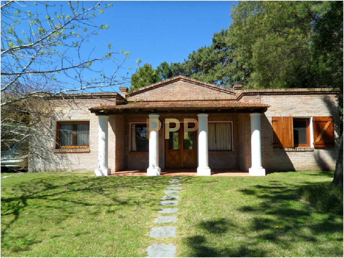Casa ID.1719 - Casa de 2 dormitorios en alquiler en Rincon del Indio, Punta del Este