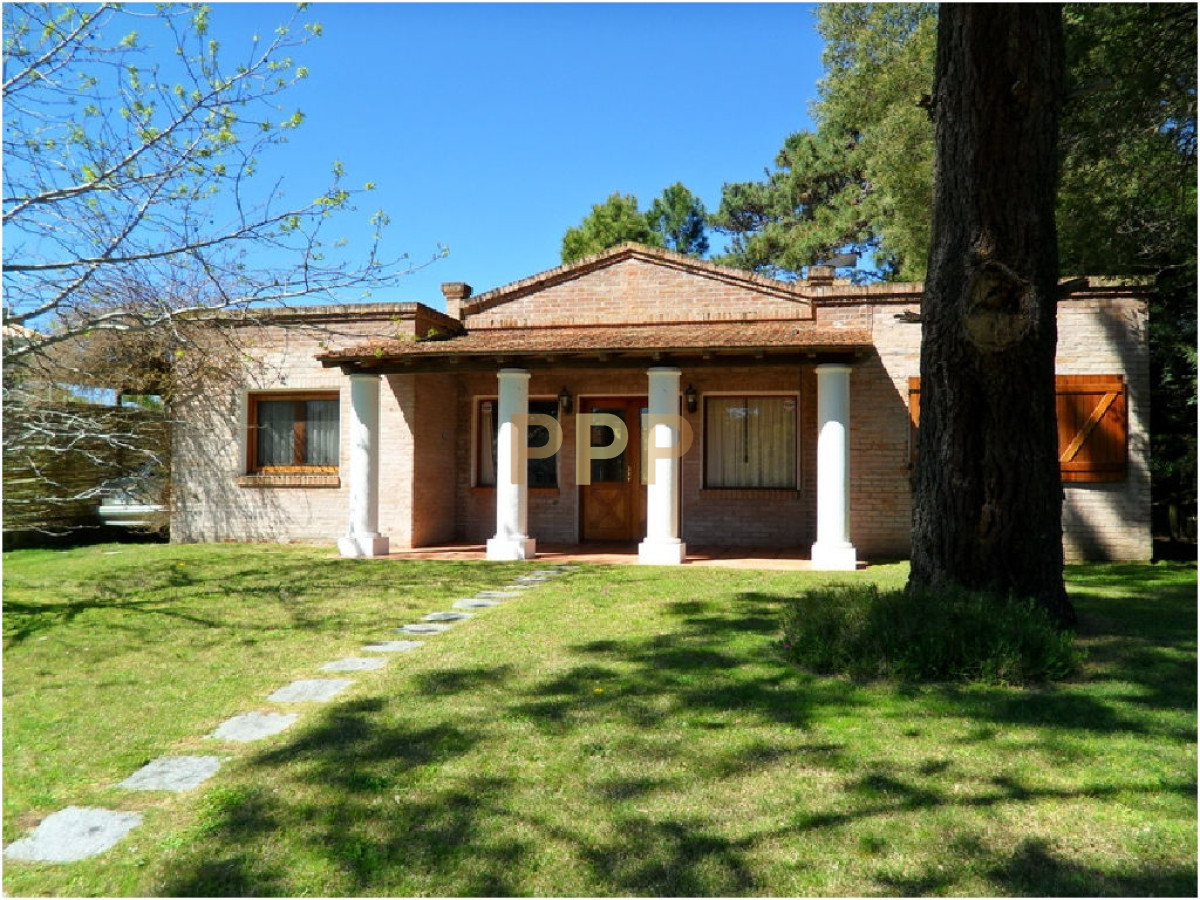 Casa ID.1719 - Casa de 2 dormitorios en alquiler en Rincon del Indio, Punta del Este