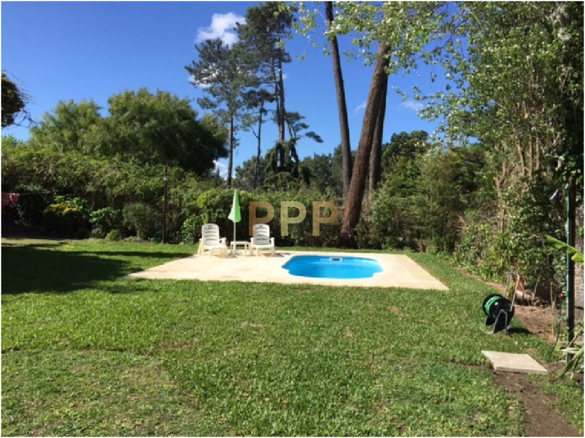 Casa ID.1729 - Casa en venta. Totalmente reciclada, bien equipada. Ambientes amplios. Punta del este.