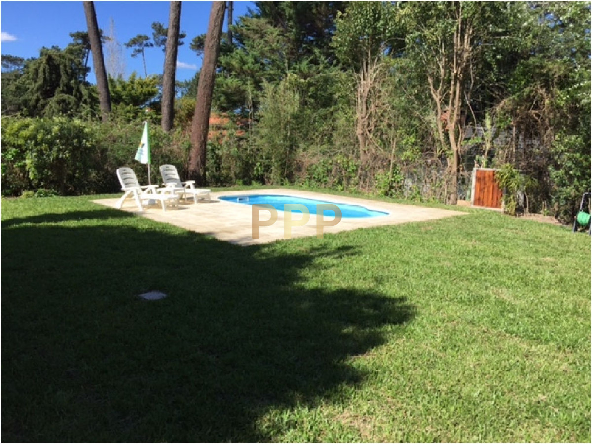 Casa ID.1729 - Casa en venta. Totalmente reciclada, bien equipada. Ambientes amplios. Punta del este.