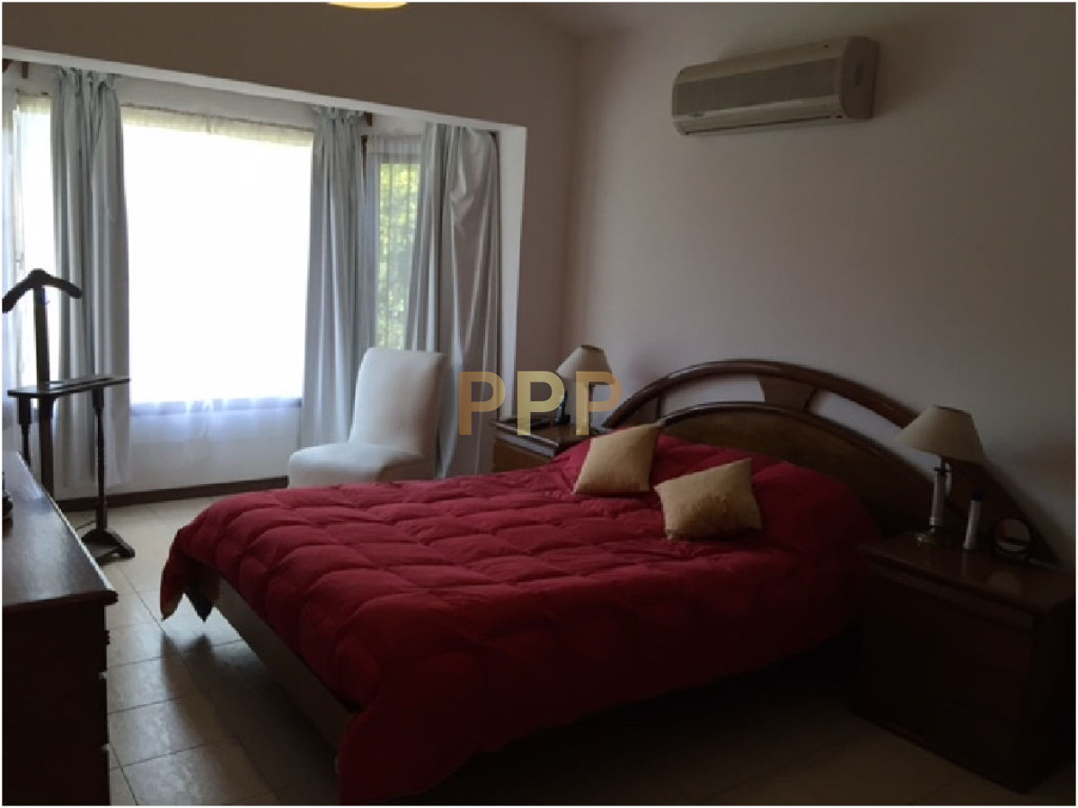 Casa ID.1729 - Casa en venta. Totalmente reciclada, bien equipada. Ambientes amplios. Punta del este.