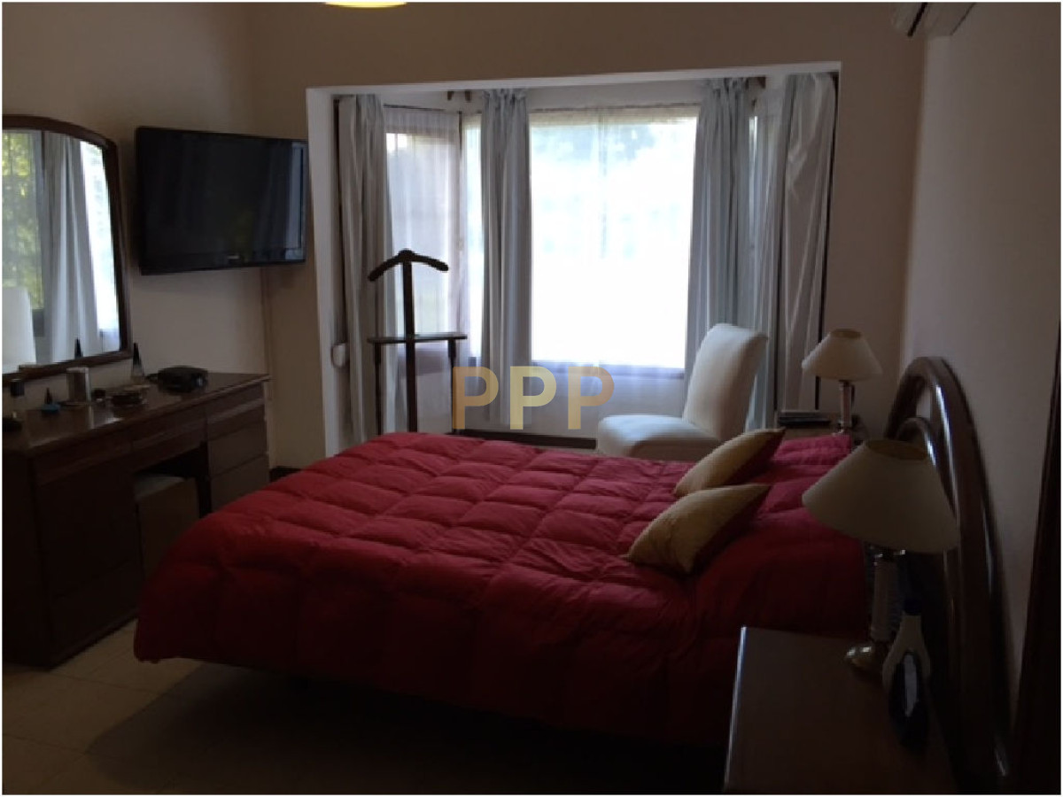 Casa ID.1729 - Casa en venta. Totalmente reciclada, bien equipada. Ambientes amplios. Punta del este.