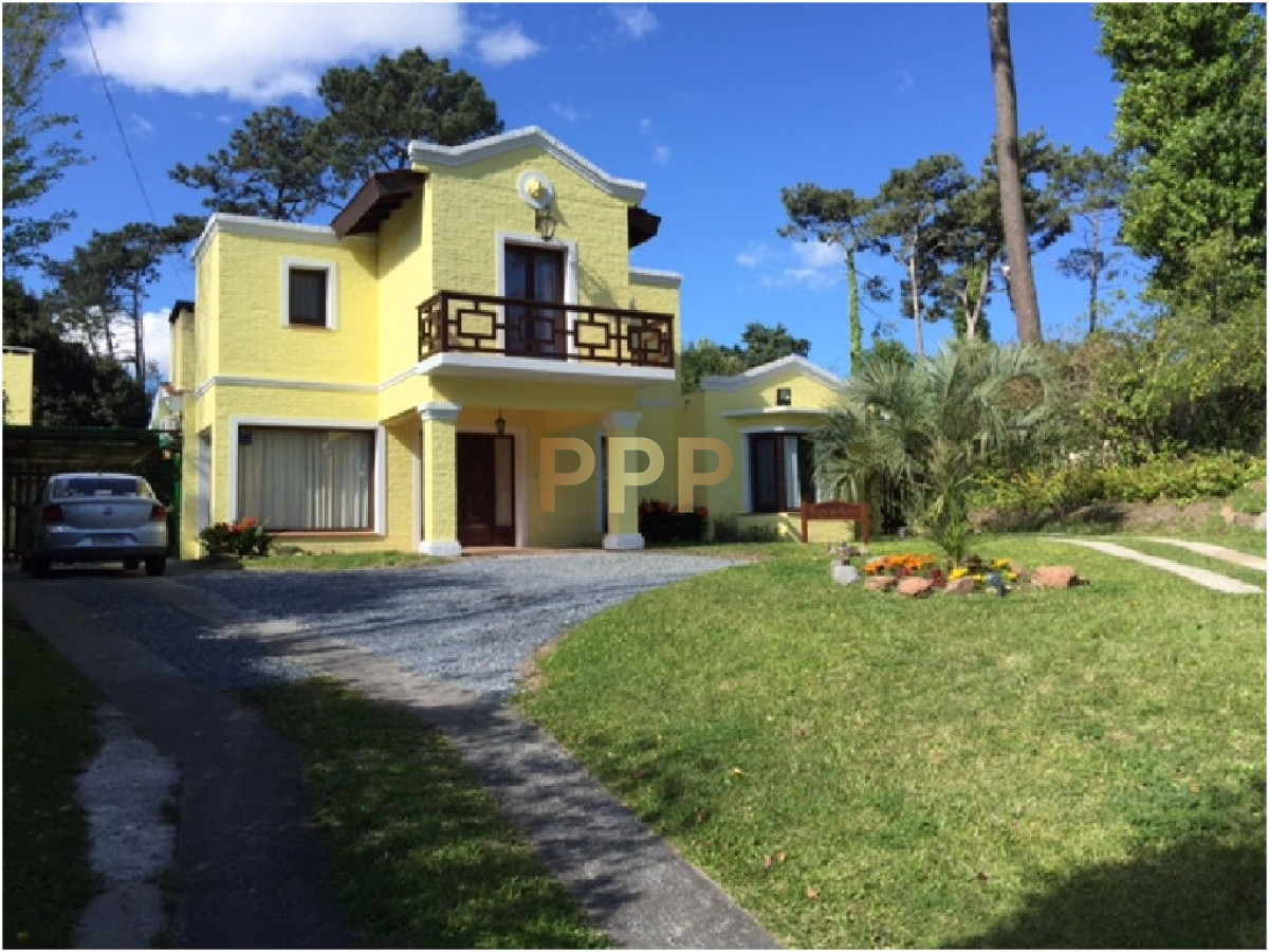 Casa ID.1729 - Casa en venta. Totalmente reciclada, bien equipada. Ambientes amplios. Punta del este.
