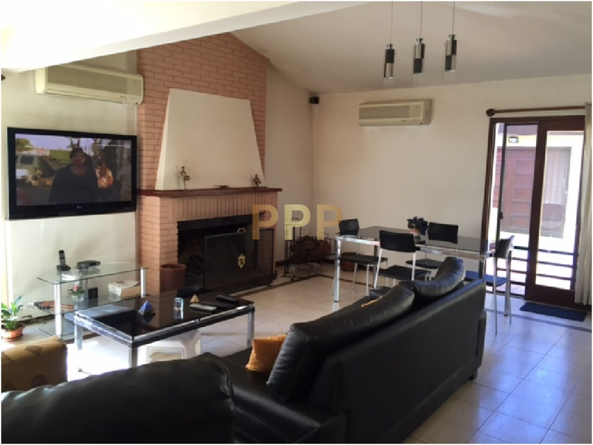 Casa ID.1729 - Casa en venta. Totalmente reciclada, bien equipada. Ambientes amplios. Punta del este.