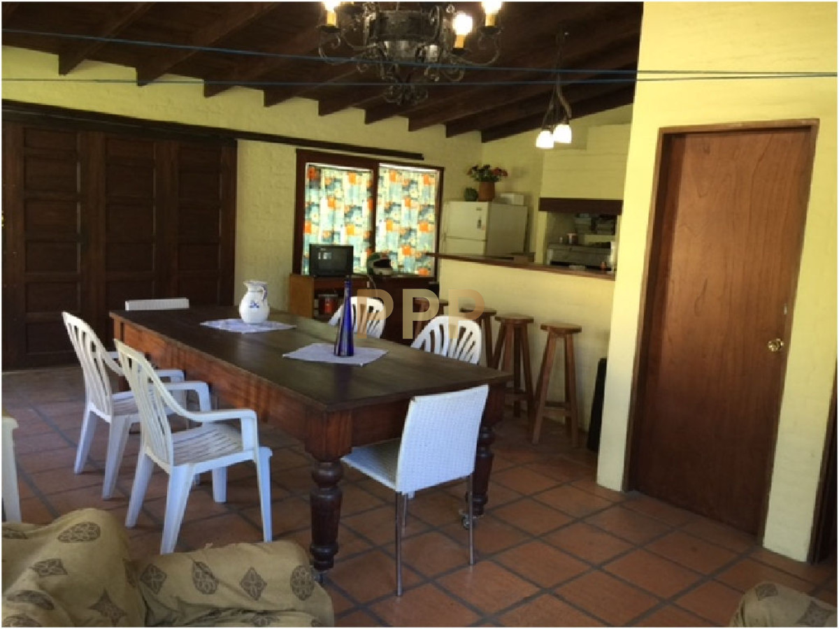 Casa ID.1729 - Casa en venta. Totalmente reciclada, bien equipada. Ambientes amplios. Punta del este.