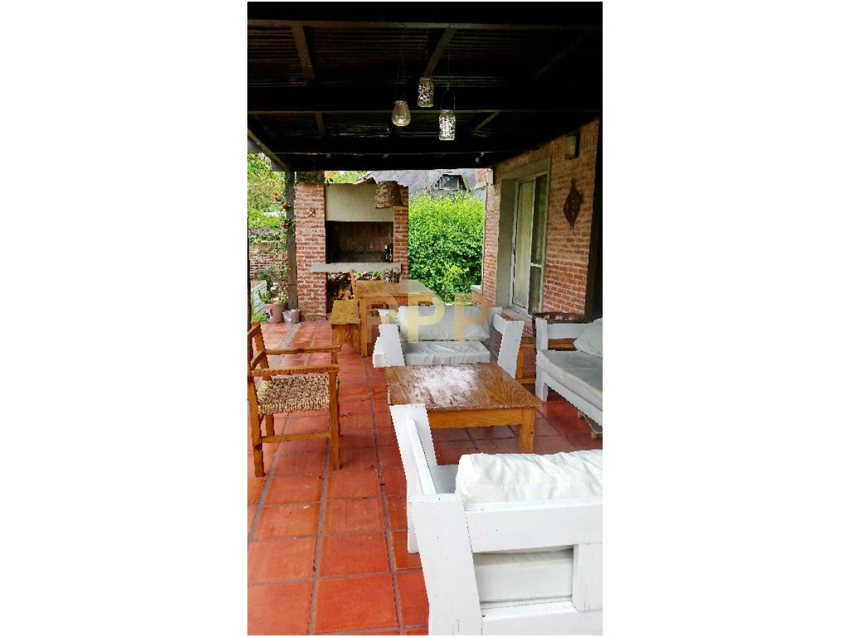 Casa ID.1741 - En  venta casa 4 dormitorios, con piscina en Pinares, Punta del Este
