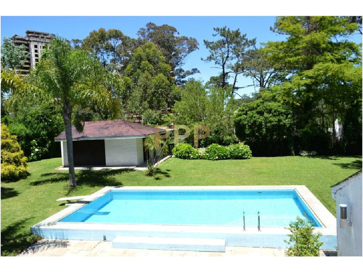Casa ID.1615 - Casa en venta. Zona Cantegril. Punta del este.