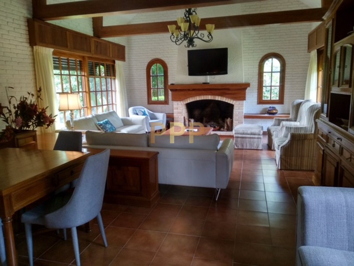 Casa ID.1911 - Casa en Alquiler y Venta en paradas de playa mansa, a pocos metros del mar.