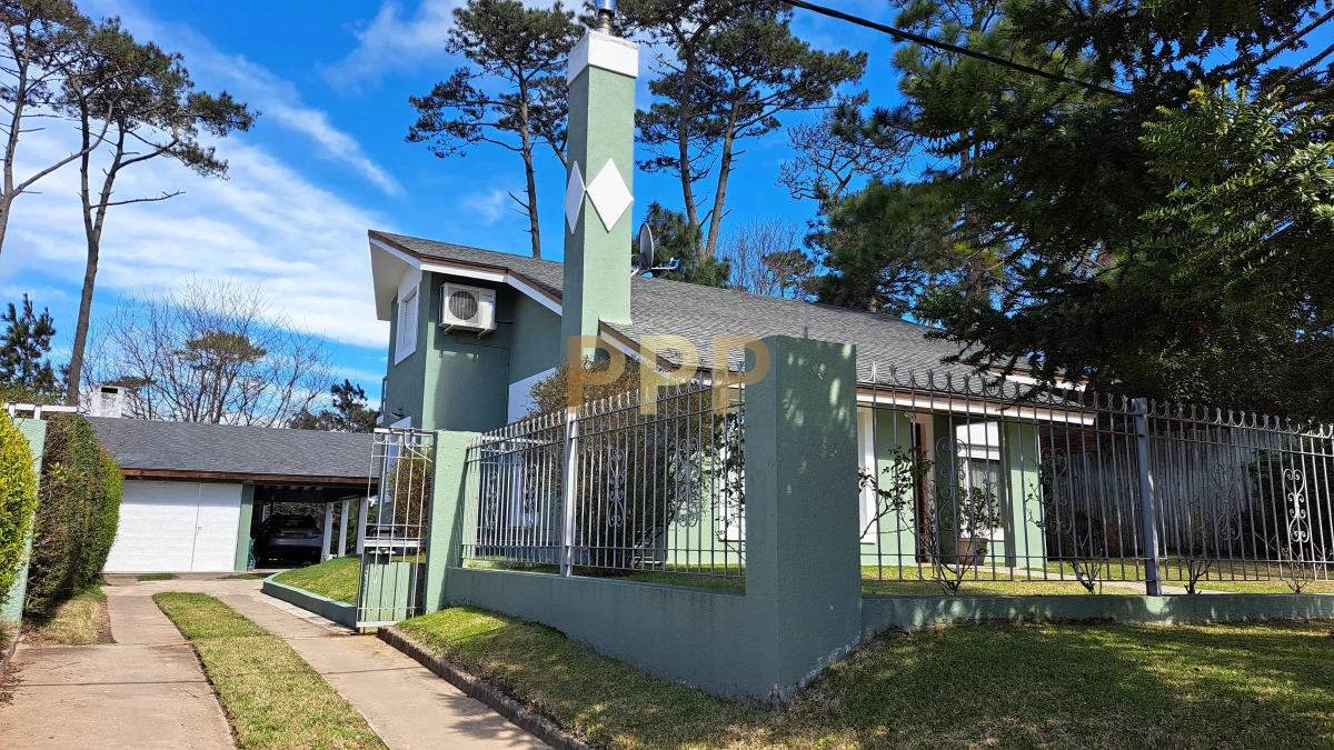 Casa ID.4225 - Casa en venta, Pinares a dos cuadras del mar.