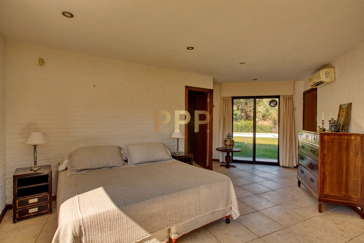 Casa ID.1663 - Excelente casa con piscina en alquiler en Rincon del Indio, playa Brava, Punta del Este.