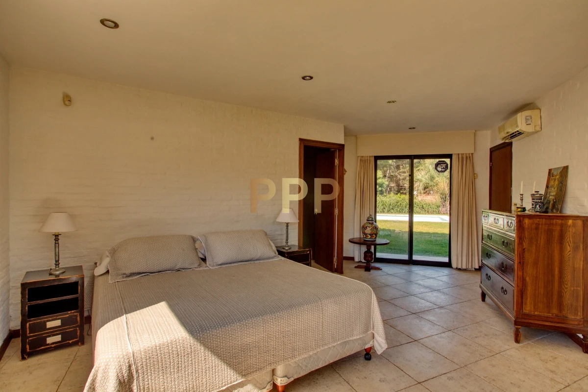 Casa ID.1663 - Excelente casa con piscina en alquiler en Rincon del Indio, playa Brava, Punta del Este.