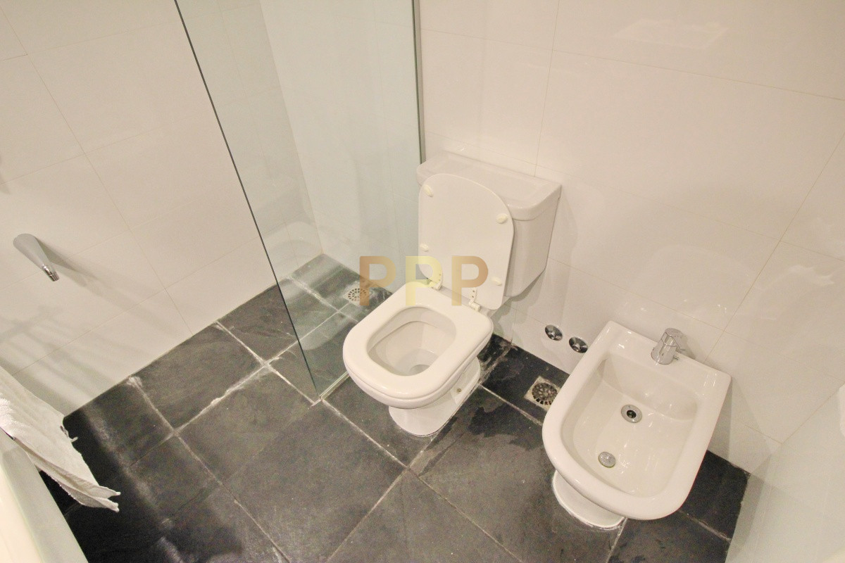 Casa ID.1656 -  En alquiler!!  Hermosa casa en alquiler zona Pinares, cuenta con piscina y gran jardin.