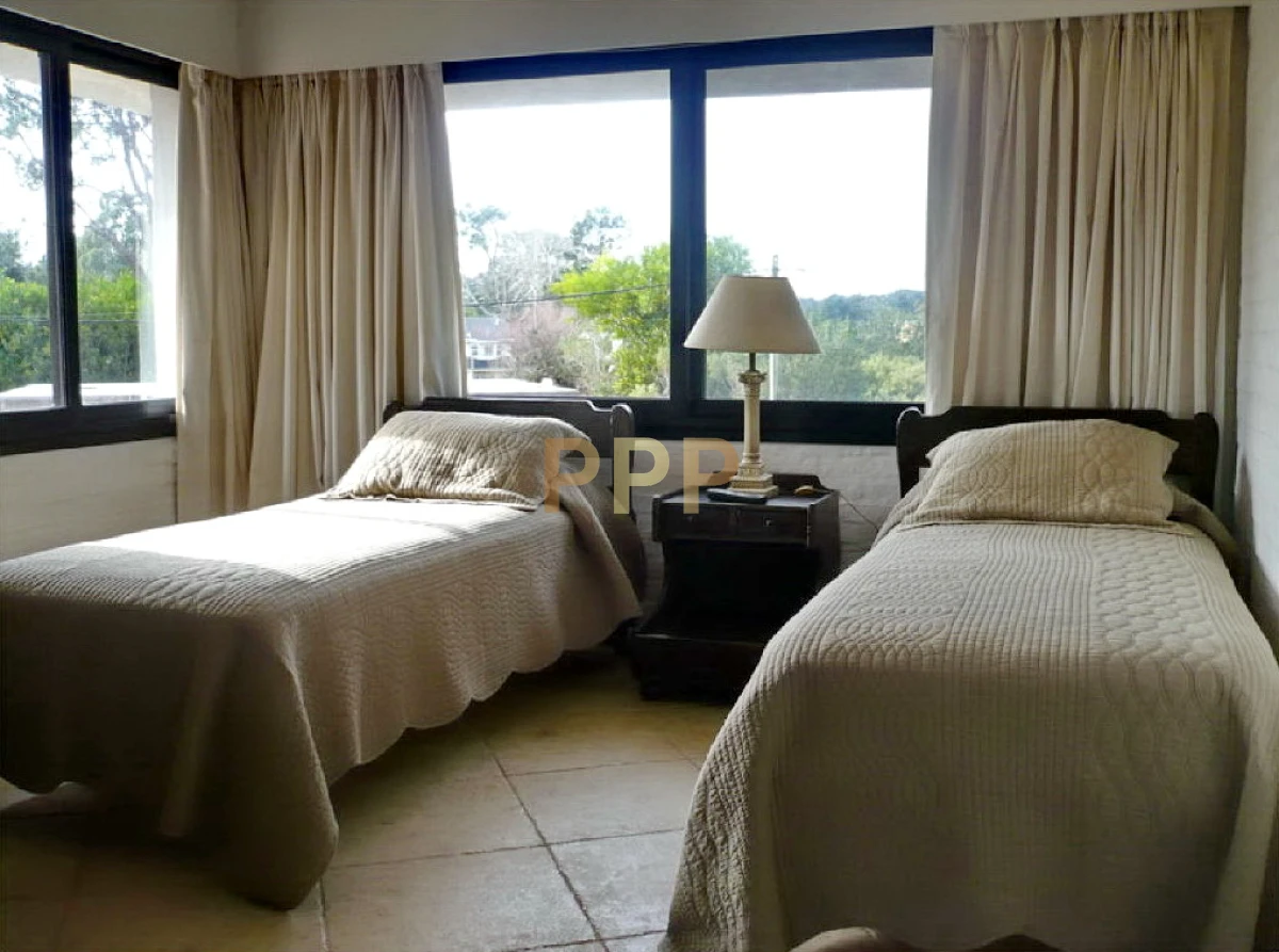 Casa ID.1663 - Excelente casa con piscina en alquiler en Rincon del Indio, playa Brava, Punta del Este.