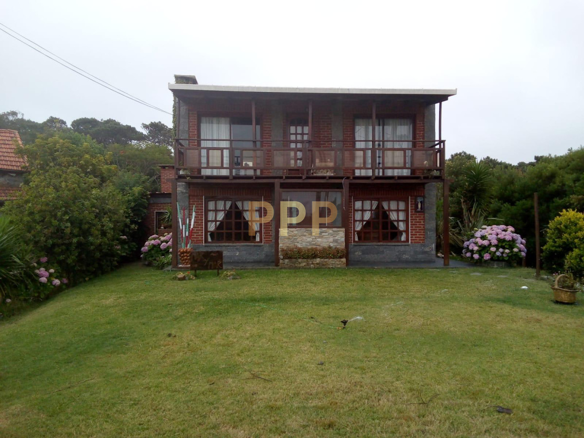 Casa ID.3200 - En venta y alquiler, casa en La Juanita !!!