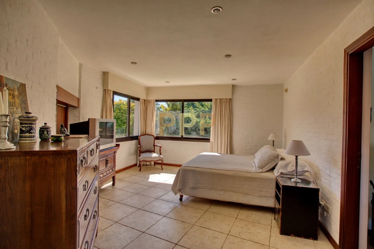 Casa ID.1663 - Excelente casa con piscina en alquiler en Rincon del Indio, playa Brava, Punta del Este.