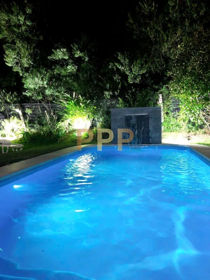 Casa ID.1658 - Casa de 3 dormitorios con piscina climatizada en alquiler. Playa brava.