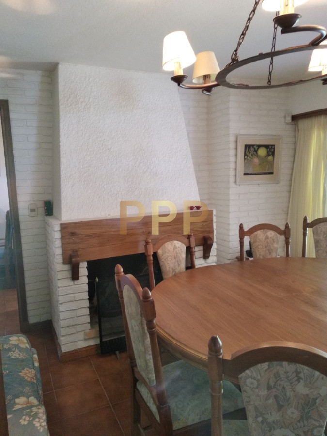 Casa ID.1911 - Casa en Alquiler y Venta en paradas de playa mansa, a pocos metros del mar.