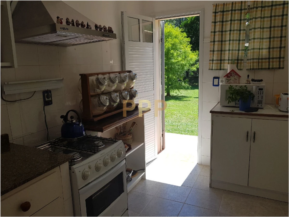 Casa ID.1658 - Casa de 3 dormitorios con piscina climatizada en alquiler. Playa brava.