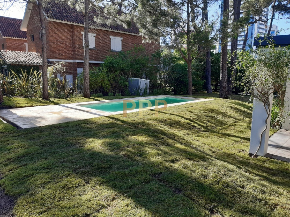 Casa ID.1675 - Casa en Brava, 3 dormitorios y demás con piscina!!!
