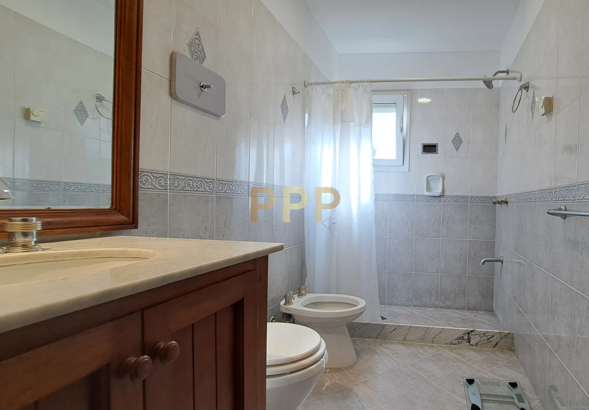 Casa ID.4225 - Casa en venta, Pinares a dos cuadras del mar.