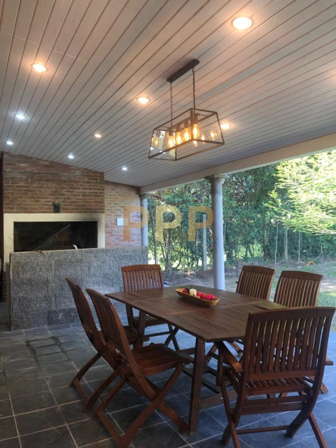 Casa ID.1658 - Casa de 3 dormitorios con piscina climatizada en alquiler. Playa brava.