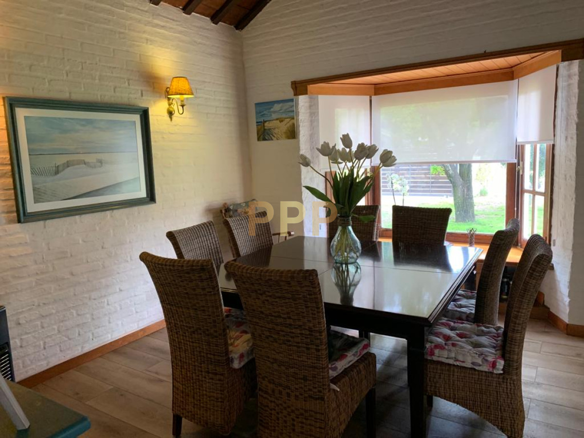 Casa ID.1568 - En alquiler.. hermosa Casa en Lugano, 3 dormitorios *