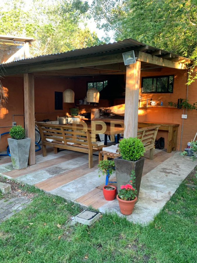 Casa ID.1568 - En alquiler.. hermosa Casa en Lugano, 3 dormitorios *