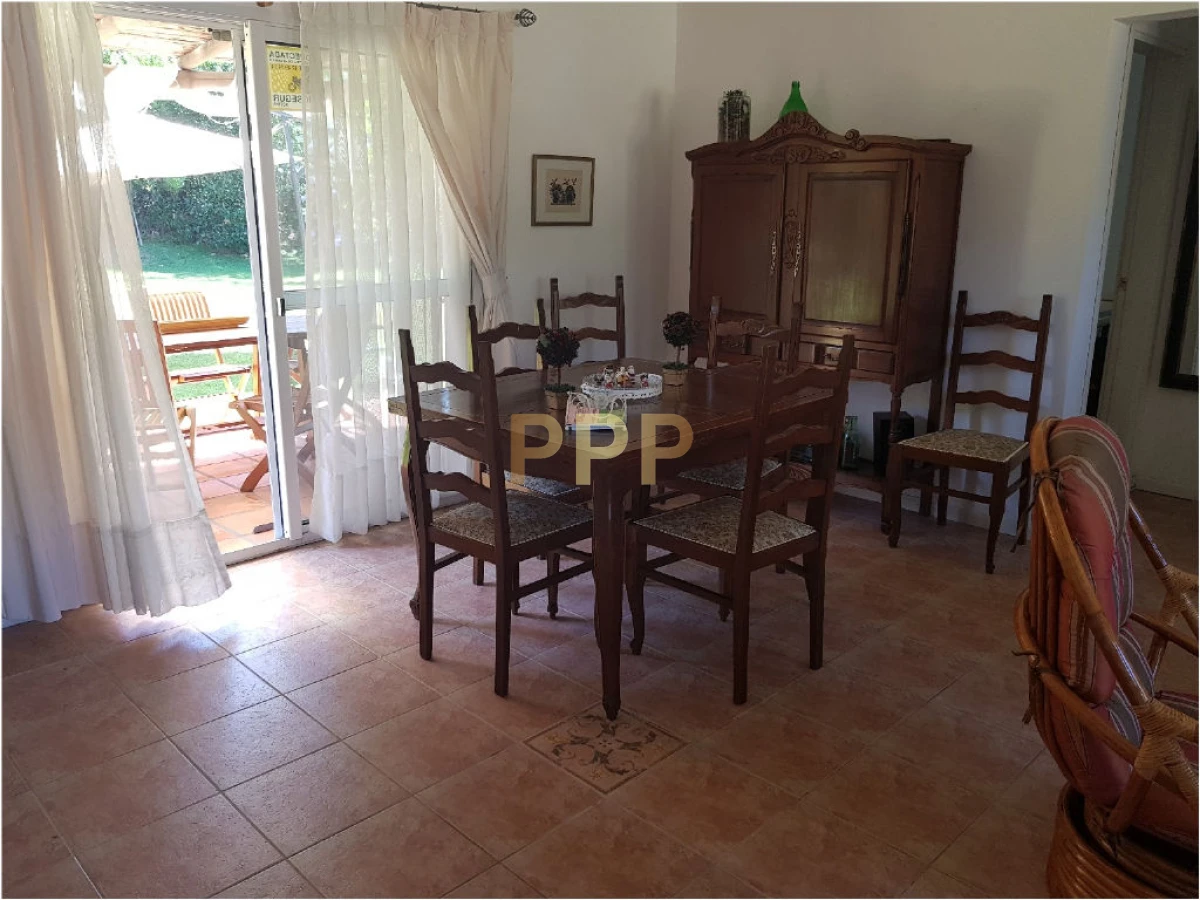 Casa ID.1658 - Casa de 3 dormitorios con piscina climatizada en alquiler. Playa brava.