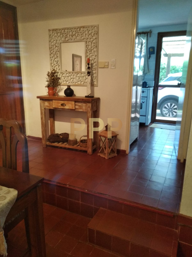Casa ID.1716 - En alquiler.. muy linda casa con agradable entorno verde.