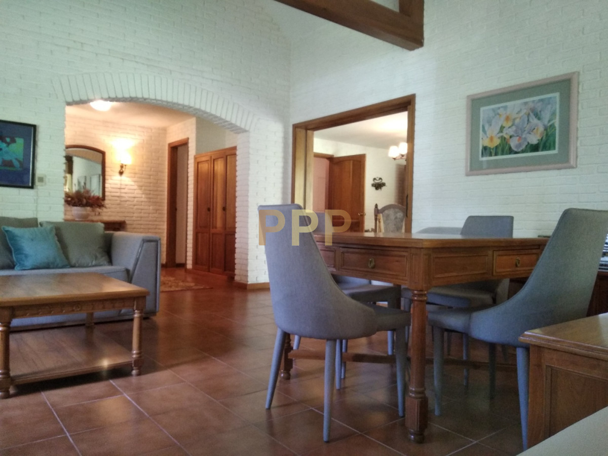 Casa ID.1911 - Casa en Alquiler y Venta en paradas de playa mansa, a pocos metros del mar.