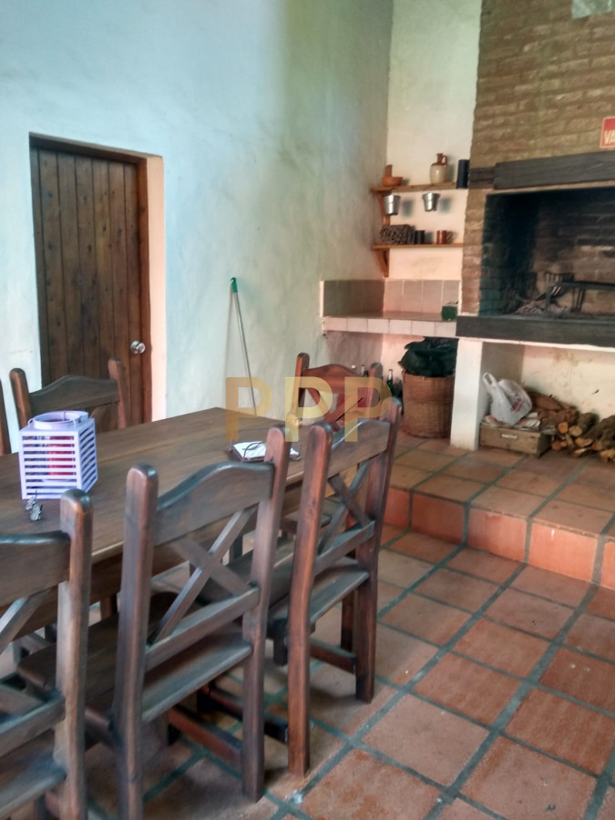 Casa ID.1716 - En alquiler.. muy linda casa con agradable entorno verde.