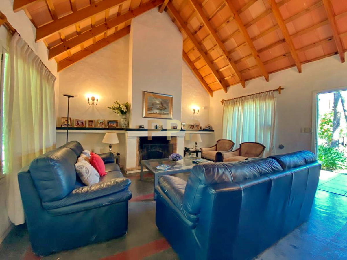 Casa ID.1675 - Casa en Brava, 3 dormitorios y demás con piscina!!!