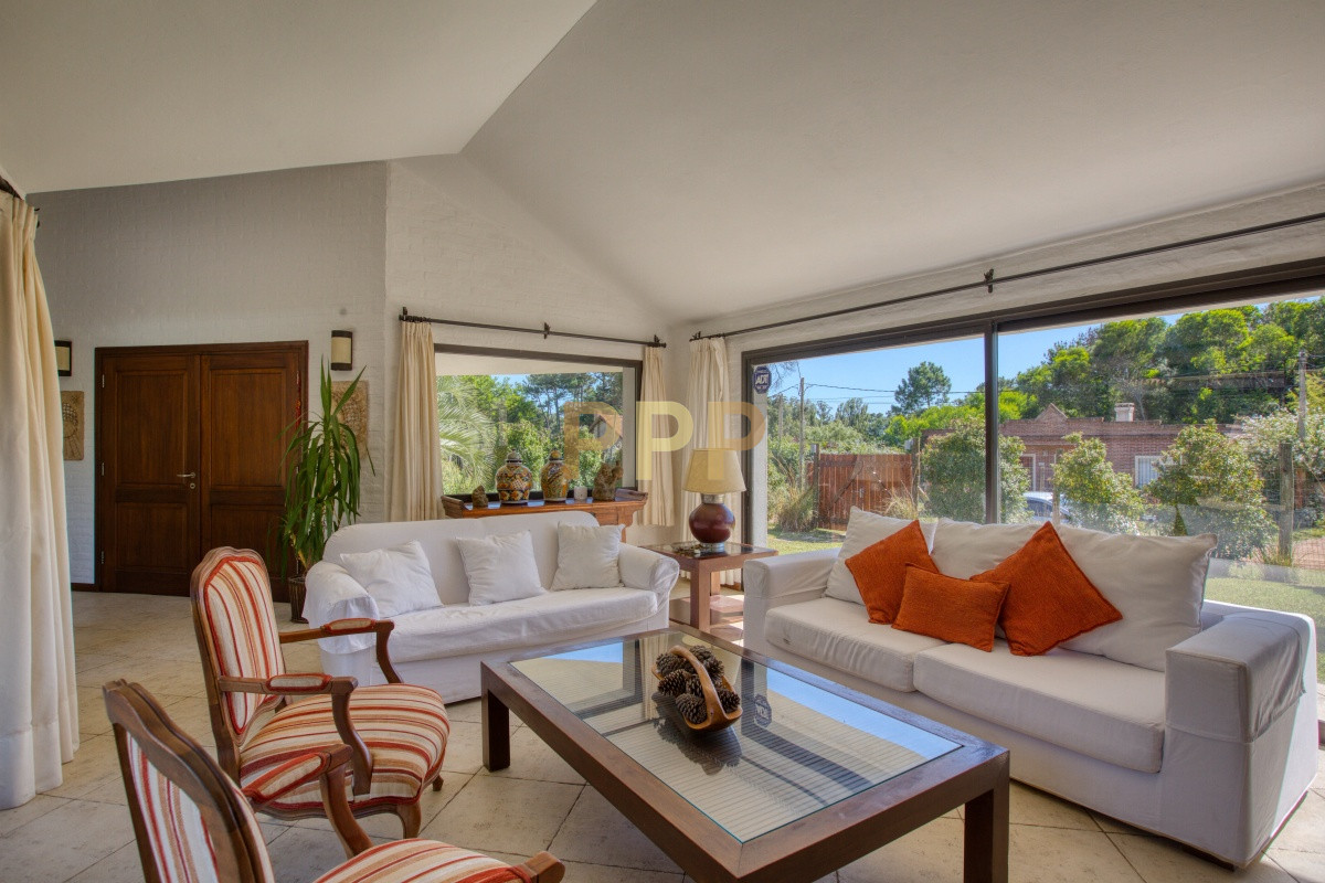 Casa ID.1663 - Excelente casa con piscina en alquiler en Rincon del Indio, playa Brava, Punta del Este.