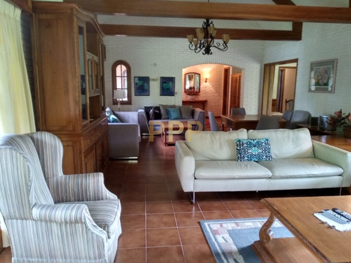 Casa ID.1911 - Casa en Alquiler y Venta en paradas de playa mansa, a pocos metros del mar.