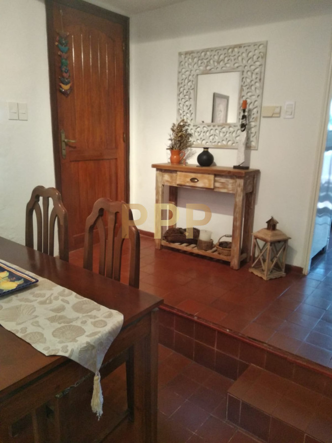 Casa ID.1716 - En alquiler.. muy linda casa con agradable entorno verde.