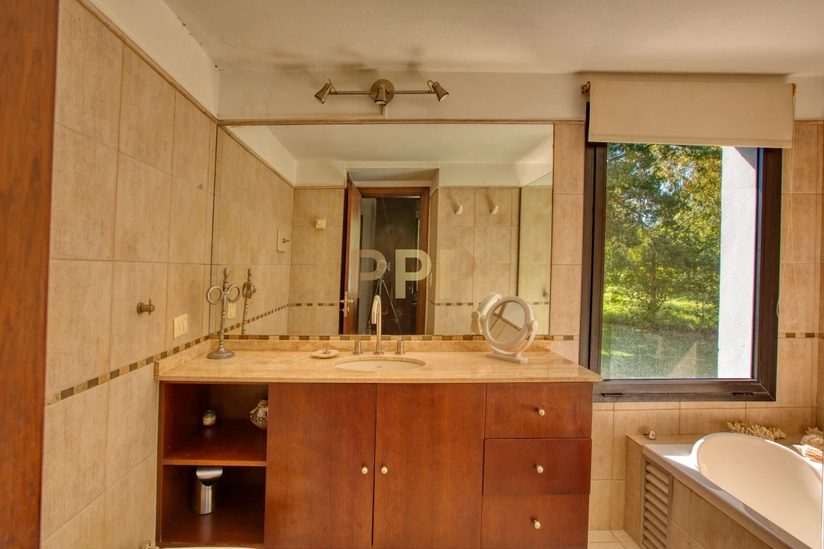 Casa ID.1663 - Excelente casa con piscina en alquiler en Rincon del Indio, playa Brava, Punta del Este.