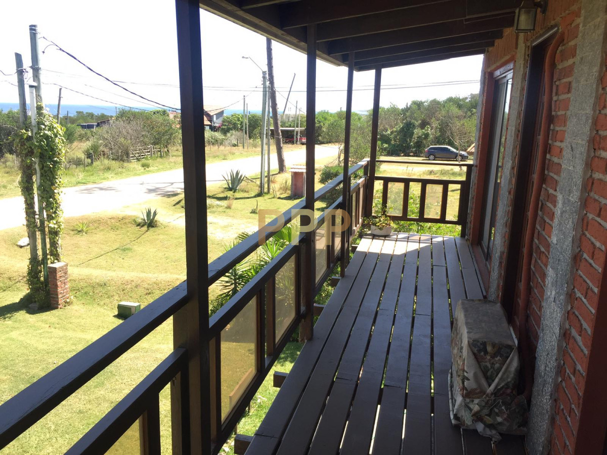 Casa ID.3200 - En venta y alquiler, casa en La Juanita !!!