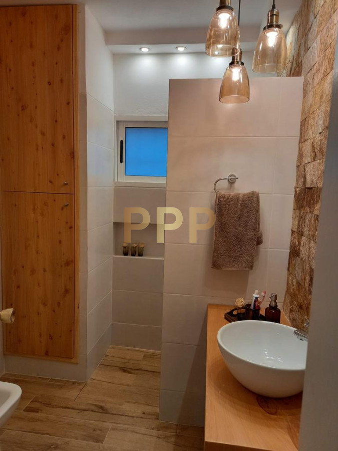 Casa ID.1658 - Casa de 3 dormitorios con piscina climatizada en alquiler. Playa brava.