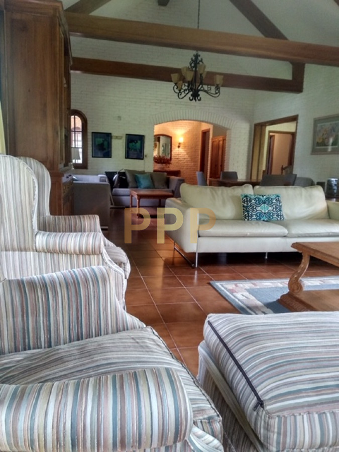 Casa ID.1911 - Casa en Alquiler y Venta en paradas de playa mansa, a pocos metros del mar.