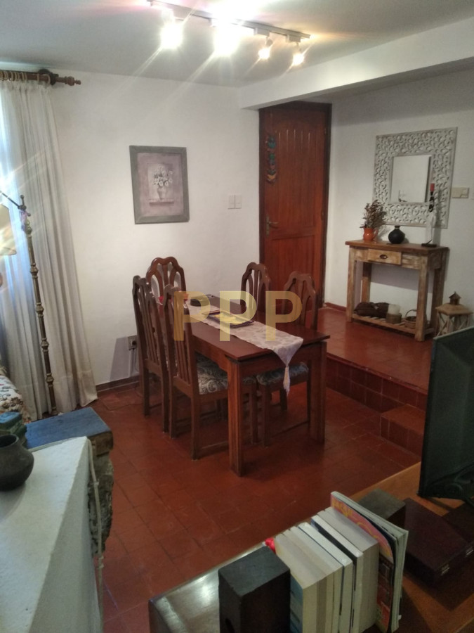 Casa ID.1716 - En alquiler.. muy linda casa con agradable entorno verde.